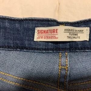 Levi’s Signature Women’s High Rise Skinny Blue Jeans Size 32/27